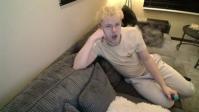 xX HotCouple Xx online show from February 4, 2026, 9:42 pm