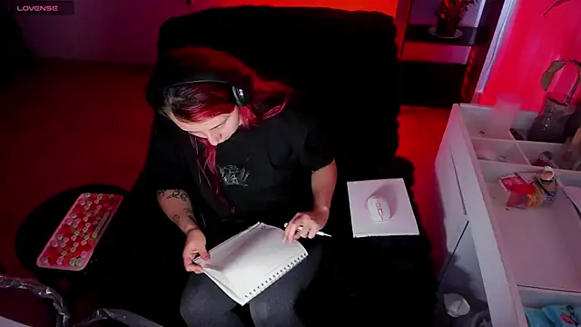 bonnie moon  online show from October 30, 2025, 7:25 pm