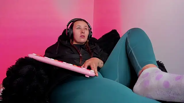 bonnie moon  online show from January 17, 2026, 10:57 pm