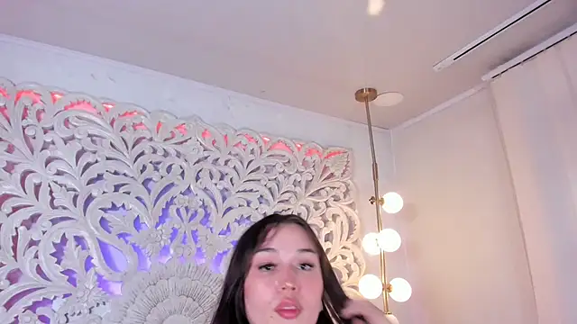 Kayla stern  online show from December 19, 2025, 7:43 pm