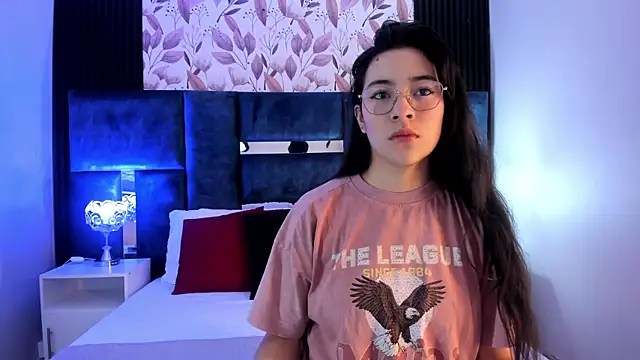 Susa1userma  online show from April 27, 2026, 11:41 am