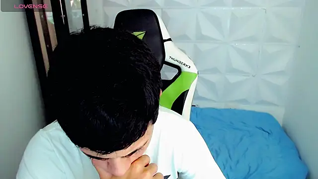 Snapshot of bby_santi chatting on December 11, 2024, 4:09 pm bby santi online show from December 11, 2024, 4:09 pm