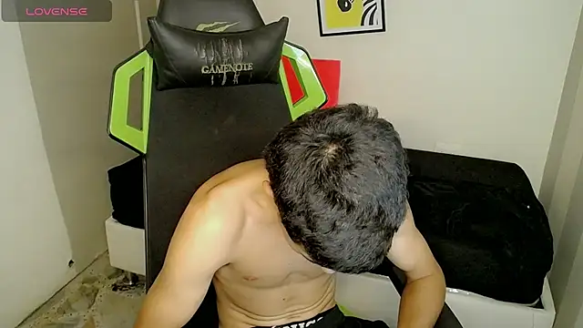 Snapshot of bby_santi chatting on November 18, 2025, 8:24 pm bby santi online show from November 18, 2025, 8:24 pm