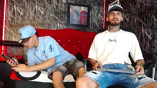 Snapshot of Brutal_Sex_Fucking chatting on December 6, 2024, 9:35 pm Brutal Sex Fucking online show from December 6, 2024, 9:35 pm