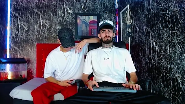 Snapshot of Brutal_Sex_Fucking chatting on December 21, 2024, 8:43 pm Brutal Sex Fucking online show from December 21, 2024, 8:43 pm