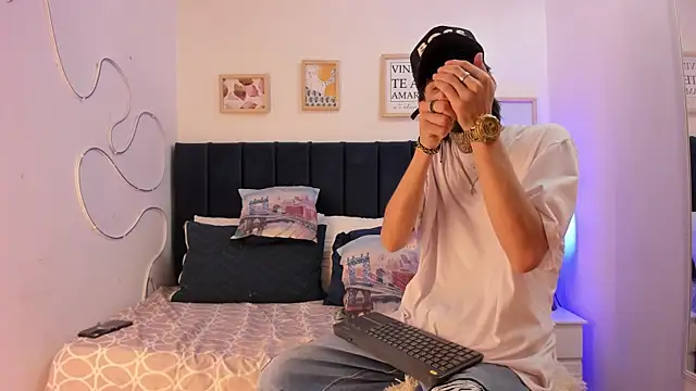 Snapshot of Brutal_Sex_Fucking chatting on November 17, 2025, 9:31 pm Brutal Sex Fucking online show from November 17, 2025, 9:31 pm