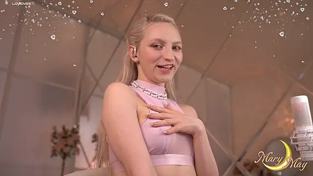 Snapshot of marylunamay chatting on January 11, 2026, 3:44 am marylunamay online show from January 11, 2026, 3:44 am