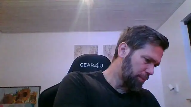 Snapshot of Gotta1 chatting on November 25, 2025, 3:34 pm Gotta1 online show from November 25, 2025, 3:34 pm