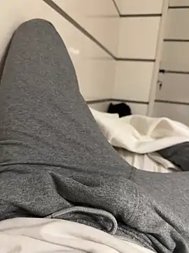 Snapshot of young1fucker chatting on December 16, 2024, 6:32 am young1fucker online show from December 16, 2024, 6:32 am