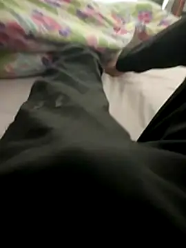 Snapshot of young1fucker chatting on November 2, 2025, 1:35 pm young1fucker online show from November 2, 2025, 1:35 pm