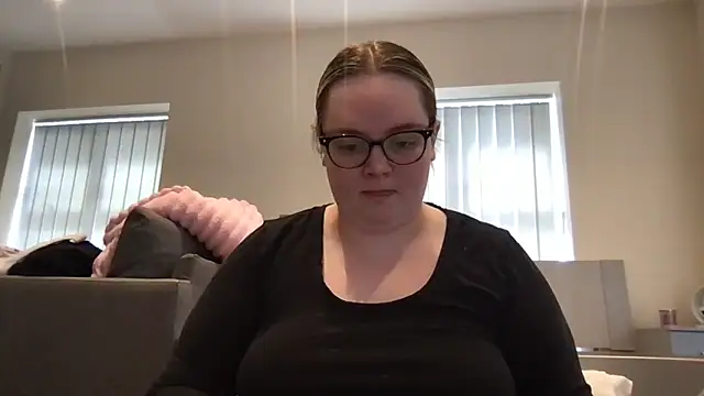 honeyyy24 online show from May 14, 2026, 12:23 pm