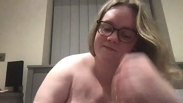honeyyy24 online show from May 31, 2026, 1:36 am