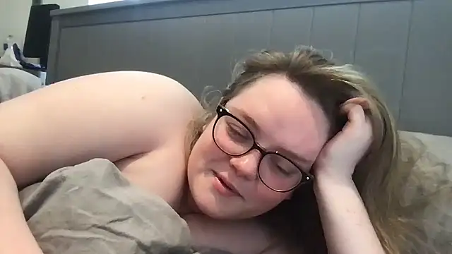 honeyyy24 online show from June 7, 2026, 11:47 am
