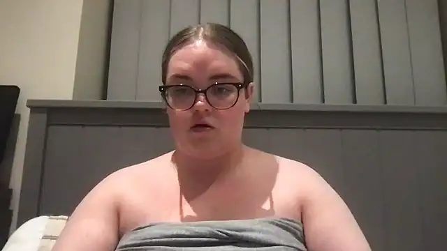 honeyyy24 online show from July 7, 2026, 10:36 pm