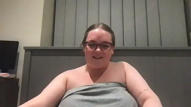 honeyyy24 online show from July 8, 2026, 10:03 pm