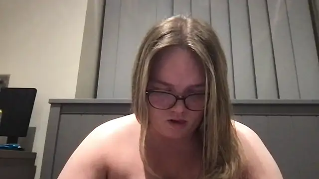 honeyyy24 online show from July 20, 2026, 10:23 pm