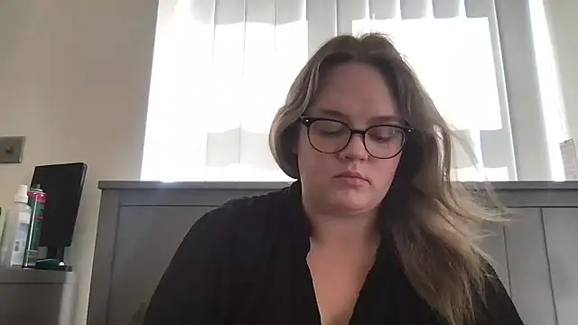 honeyyy24 online show from July 25, 2026, 2:03 pm