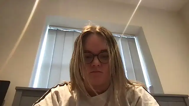 honeyyy24 online show from July 27, 2026, 6:59 pm