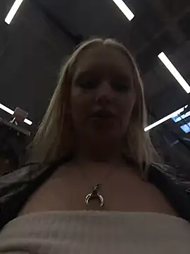 Snapshot of Milkyy_wway chatting on May 9, 2026, 3:23 am Milkyy wway online show from May 9, 2026, 3:23 am