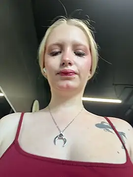 Snapshot of Milkyy_wway chatting on June 3, 2026, 5:21 am Milkyy wway online show from June 3, 2026, 5:21 am