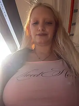 Snapshot of Milkyy_wway chatting on June 5, 2026, 6:52 am Milkyy wway online show from June 5, 2026, 6:52 am
