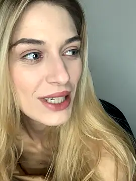 Snapshot of Lolitaxlola chatting on November 17, 2025, 9:09 pm Lolitaxlola online show from November 17, 2025, 9:09 pm