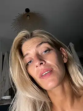 Snapshot of Lolitaxlola chatting on July 30, 2026, 10:03 am Lolitaxlola online show from July 30, 2026, 10:03 am