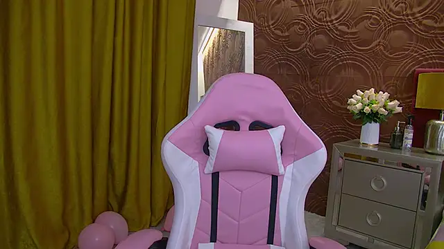 Snapshot of IrisMonn chatting on December 11, 2024, 6:14 am IrisMonn online show from December 11, 2024, 6:14 am