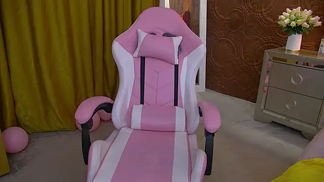 Snapshot of IrisMonn chatting on December 11, 2024, 9:19 am IrisMonn online show from December 11, 2024, 9:19 am