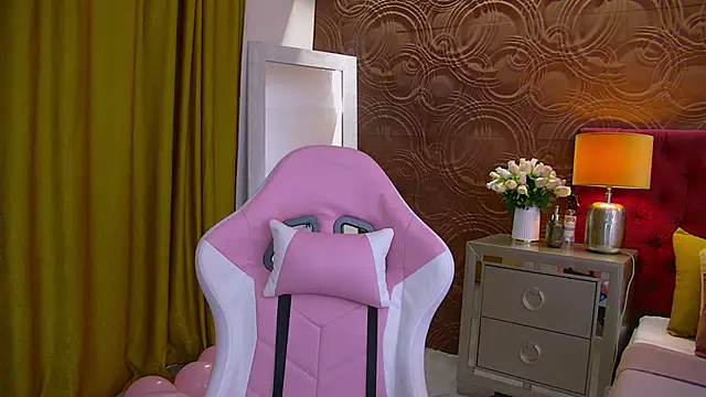 Snapshot of IrisMonn chatting on December 17, 2024, 5:40 am IrisMonn online show from December 17, 2024, 5:40 am