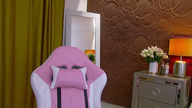 Snapshot of IrisMonn chatting on December 19, 2024, 11:39 am IrisMonn online show from December 19, 2024, 11:39 am