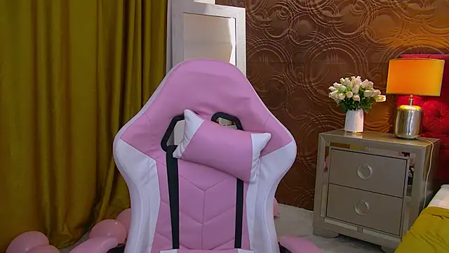 Snapshot of IrisMonn chatting on January 13, 2025, 6:27 am IrisMonn online show from January 13, 2025, 6:27 am