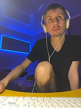 Snapshot of Aki-Laky chatting on December 3, 2025, 7:12 pm Aki-Laky online show from December 3, 2025, 7:12 pm