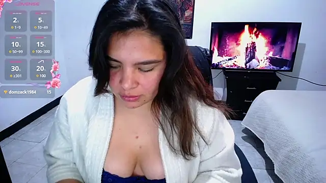 Snapshot of goddess_valXX chatting on January 14, 2025, 7:43 pm goddess valXX online show from January 14, 2025, 7:43 pm