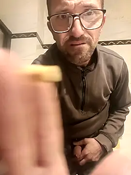 Snapshot of Porco81cazzo chatting on December 3, 2025, 3:32 pm Porco81cazzo online show from December 3, 2025, 3:32 pm