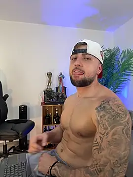 OwenMaximus814 online show from October 14, 2025, 7:03 pm