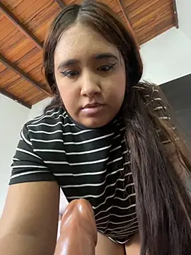 melyescobar online show from September 17, 2025, 9:49 pm