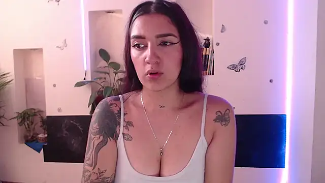 Snapshot of Lia-mitch chatting on December 16, 2024, 9:41 pm Lia-mitch online show from December 16, 2024, 9:41 pm