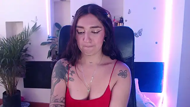 Snapshot of Lia-mitch chatting on February 24, 2025, 10:47 pm Lia-mitch online show from February 24, 2025, 10:47 pm