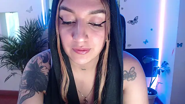 Snapshot of Lia-mitch chatting on September 10, 2025, 6:19 pm Lia-mitch online show from September 10, 2025, 6:19 pm