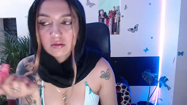 Snapshot of Lia-mitch chatting on November 21, 2025, 6:39 pm Lia-mitch online show from November 21, 2025, 6:39 pm