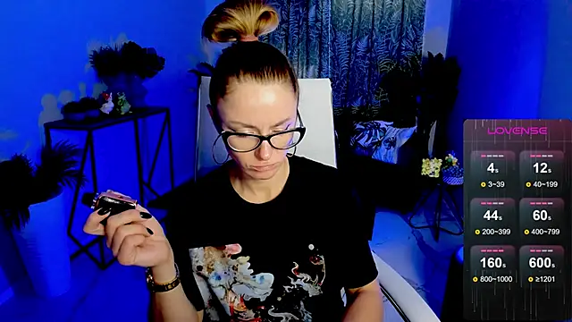 Snapshot of LadyIzabel chatting on October 21, 2025, 8:48 am LadyIzabel online show from October 21, 2025, 8:48 am