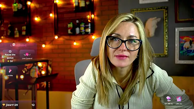 LadyIzabel online show from December 2, 2025, 8:30 am