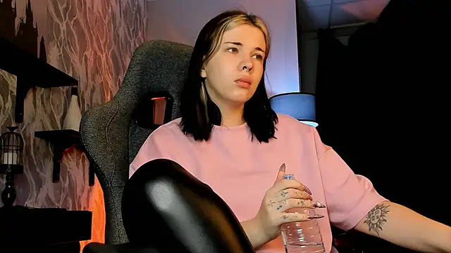 AliceSunday online show from November 11, 2025, 2:00 am