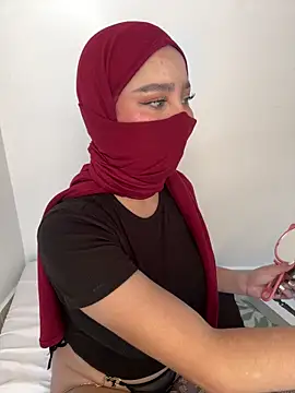 Snapshot of amaal_ chatting on December 16, 2025, 7:41 pm amaal online show from December 16, 2025, 7:41 pm