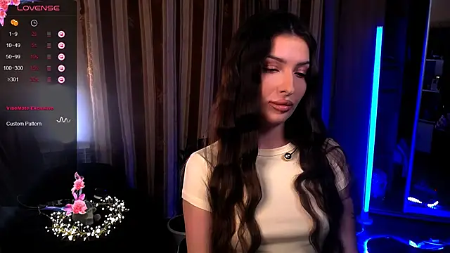 Snapshot of Laura_Bess chatting on May 30, 2026, 9:23 pm Laura Bess online show from May 30, 2026, 9:23 pm