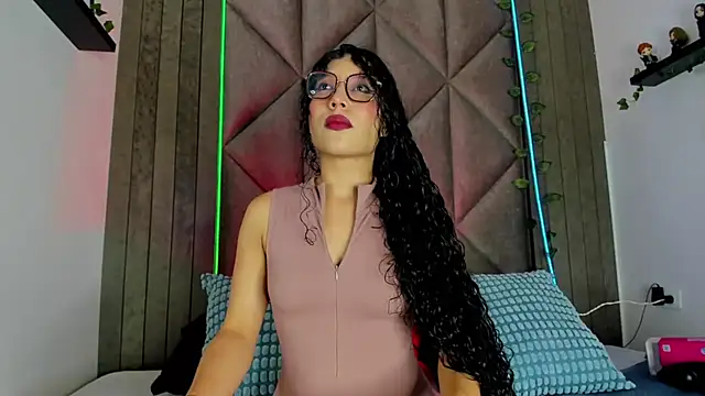 BriaConner  online show from December 18, 2025, 2:50 am