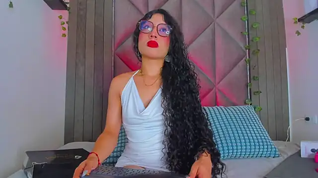 BriaConner  online show from June 15, 2026, 1:41 am