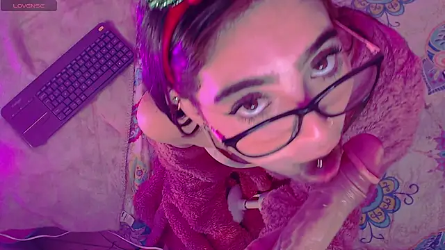 Arii vega  online show from December 16, 2024, 8:20 am