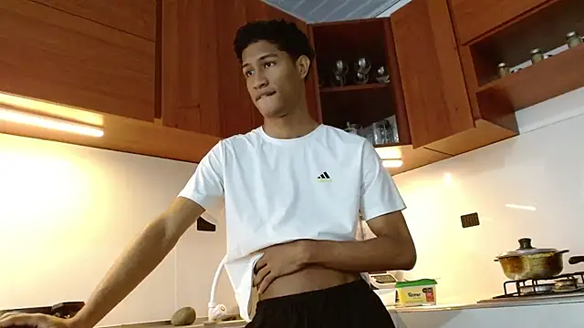 Snapshot of Masterikee chatting on October 18, 2025, 11:44 am Masterikee online show from October 18, 2025, 11:44 am